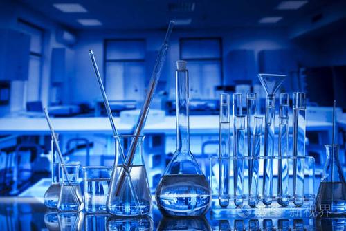 科学实验室概念背景显微镜和实验室玻璃器皿组合物